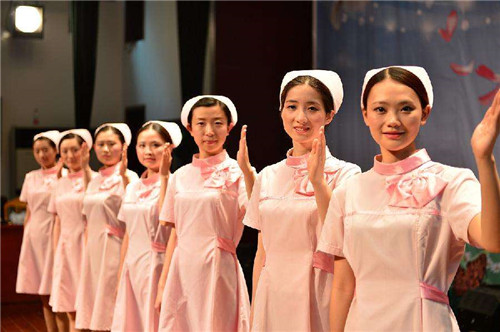 五月十二日護(hù)士節(jié)-請給美麗的白衣天使-護(hù)士一個(gè)微笑